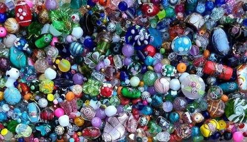 ^^Crazy Wednesday^^ Free Shipping** 2.8 Kg Assorted Beads  +/- 7600 pc