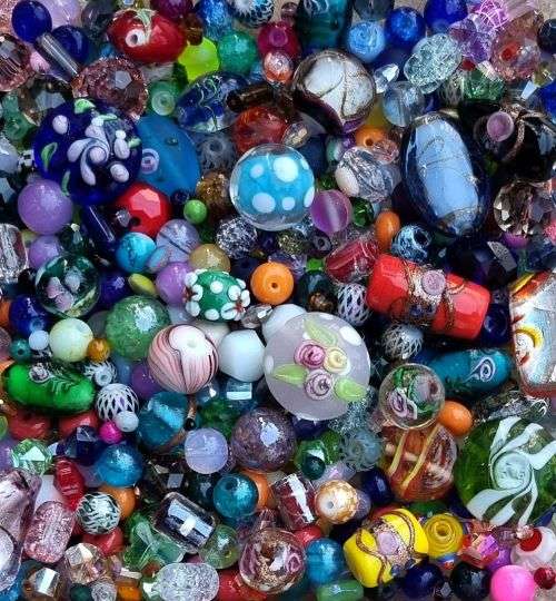 ^^Crazy Wednesday^^ Free Shipping** 2.8 Kg Assorted Beads  +/- 7600 pc