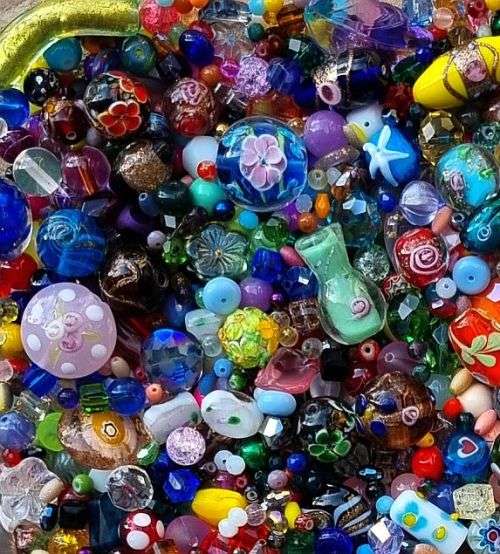 !!Weekend Special!!  3.2 Kg Mixed Assorted Glass Beads and Findings  +/- 7320 pc