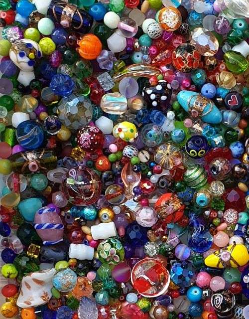 ^^Crazy Wednesday^^ 3.2Kg Assorted Glass Beads and Findings +/-  7820pc