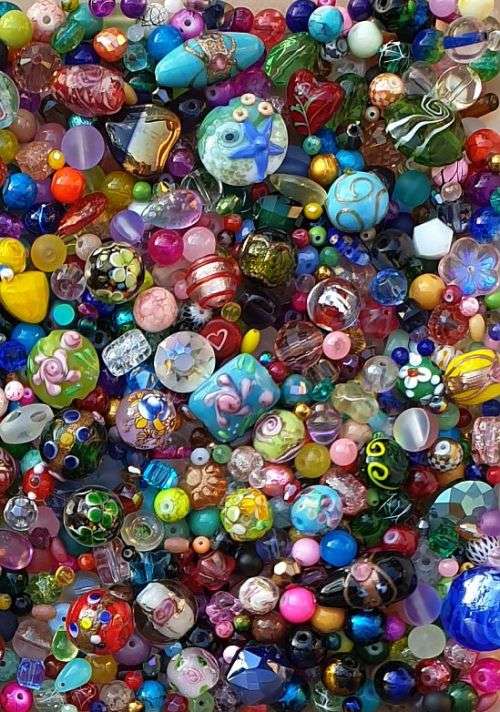 ^^Crazy Wednesday^^ 3.2Kg Assorted Glass Beads and Findings +/-  7820pc
