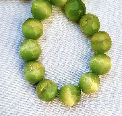 10pc x 12mm Light Green Round Faceted Cat`s Eye Beads