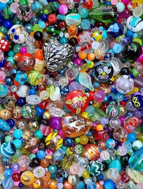 !!Weekend Special!!  3.2 Kg Mixed Assorted Glass Beads and Findings  +/-  7850 pc