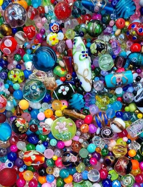!!Weekend Special!!  3.2 Kg Mixed Assorted Glass Beads and Findings  +/-  7850 pc