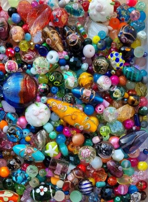 ^^Crazy Wednesday^^ 3.5 Kg Assorted Glass Beads and Findings +/- 8720pc