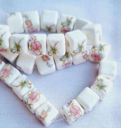12pc x 9mm White / Painted / Pink Flowers / Cube Glass Beads