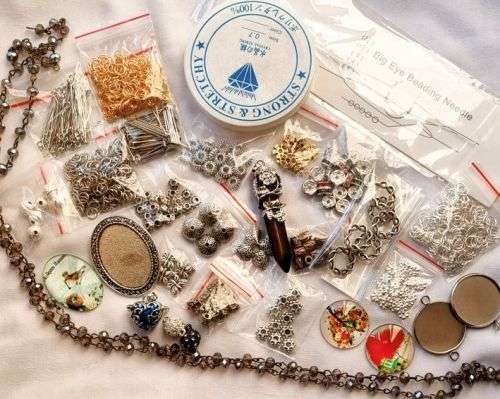 ^^Crazy Wednesday^^ 4Kg Assorted  Beads and Findings +/- 8000 pc