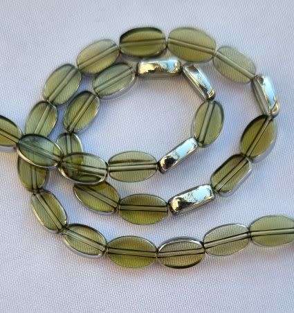 10pc (8x5mm) Green / Silver / Oval Glass Beads