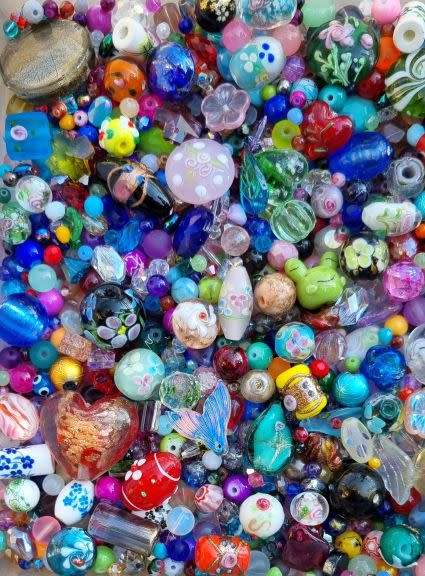 !!Weekend Special!!  3.3 Kg Mixed Assorted Glass Beads and Findings  +/- 8840pc
