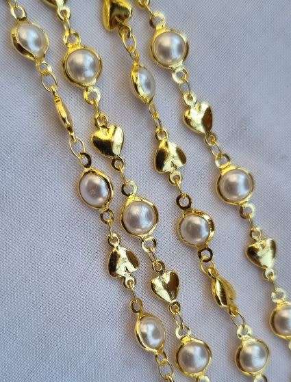 1m Gold Tone /Brass Chain With Glass Pearl And Heart Shape Links