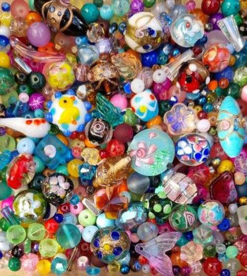 !!Weekend Special!!   2.8Kg Mixed Assorted Glass Beads and Findings  +/- 7470pc