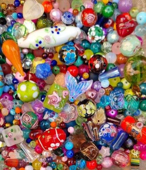 !!Weekend Special!!   2.8Kg Mixed Assorted Glass Beads and Findings  +/- 7470pc