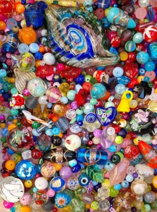 !!Weekend Special!!   2.8Kg Mixed Assorted Glass Beads and Findings  +/- 7470pc