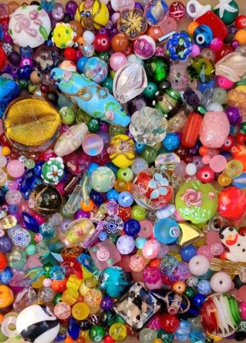 !!Weekend Special!!   2.8Kg Mixed Assorted Glass Beads and Findings  +/- 7470pc