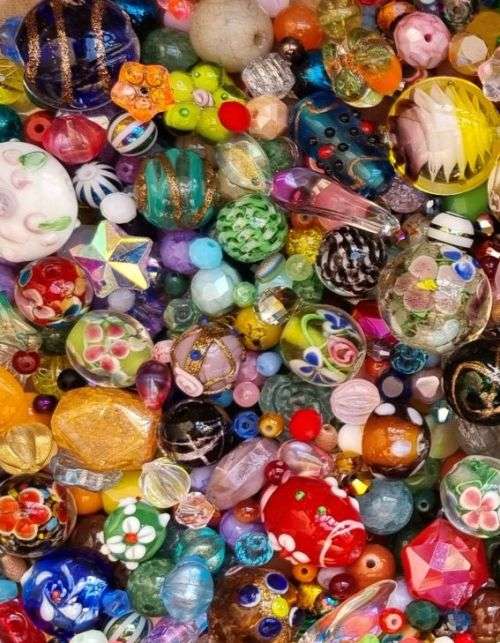 `!!Massive Weekend Special!!`  5 kg Assorted Glass Beads and Findings +/-10570 pc