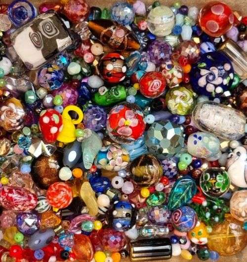 `!!Massive Weekend Special!!`  5 kg Assorted Glass Beads and Findings +/-10570 pc