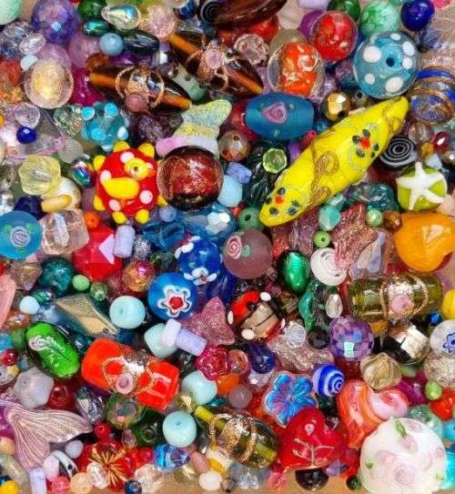 !! Crazy Wednesday !!   5.1 Kg Assorted Beads and Findings +/- 10020pcs
