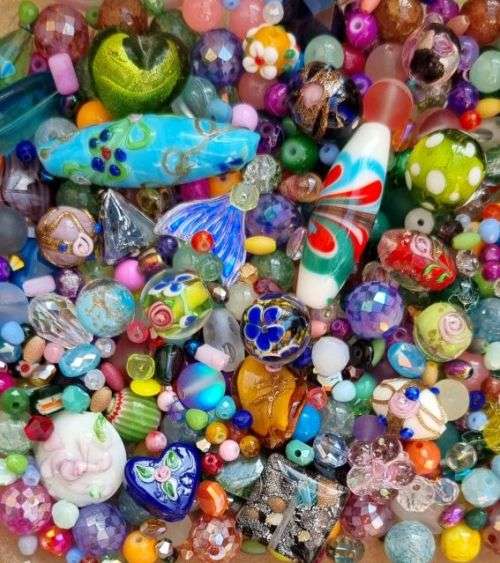 !! Crazy Wednesday !!   5.1 Kg Assorted Beads and Findings +/- 10020pcs