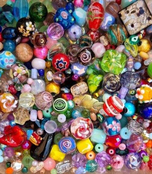 !! Crazy Wednesday !!   5.1 Kg Assorted Beads and Findings +/- 10020pcs