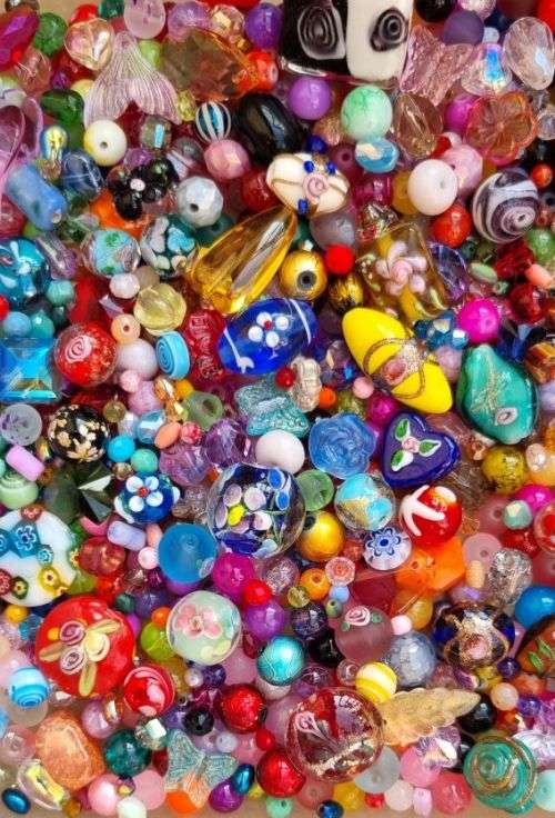 !! Crazy Wednesday !!   5.1 Kg Assorted Beads and Findings +/- 10020pcs
