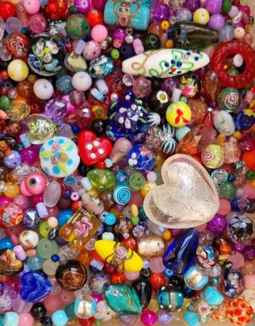 !! Crazy Wednesday !!   5.1 Kg Assorted Beads and Findings +/- 10020pcs