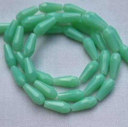 20pc x (+/- 9x4mm) Light Green / Drop /Opaque Glass Beads