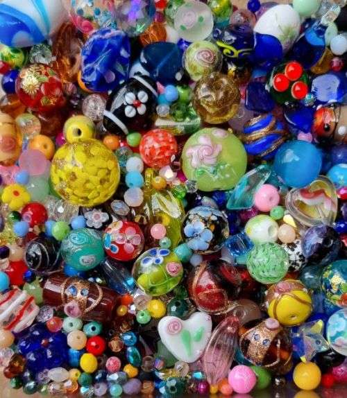 `!! 5.6Kg Crazy Wednesday !!  Assorted Glass Beads & Findings +/- 11142pcs