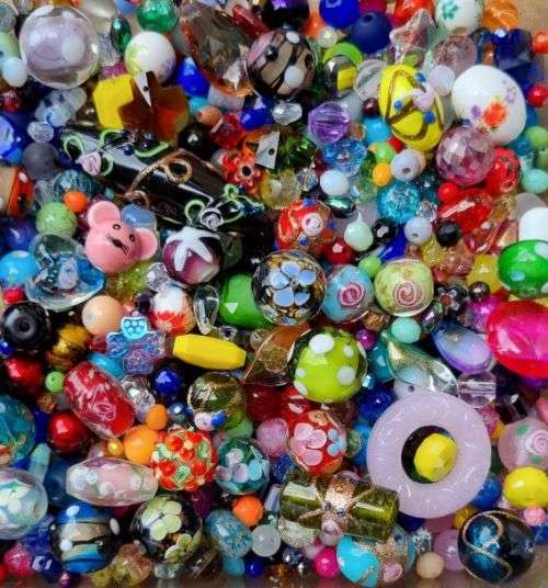 `!! 5.6Kg Crazy Wednesday !!  Assorted Glass Beads & Findings +/- 11142pcs