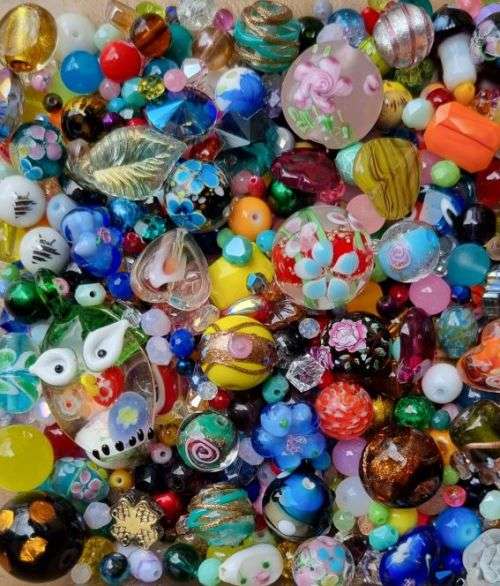 `!! 5.6Kg Crazy Wednesday !!  Assorted Glass Beads & Findings +/- 11142pcs