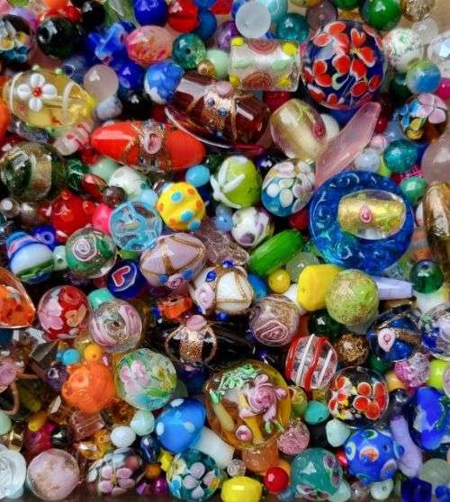 `!! 5.6Kg Crazy Wednesday !!  Assorted Glass Beads & Findings +/- 11142pcs