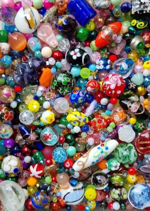 `!! 5.6Kg Crazy Wednesday !!  Assorted Glass Beads & Findings +/- 11142pcs