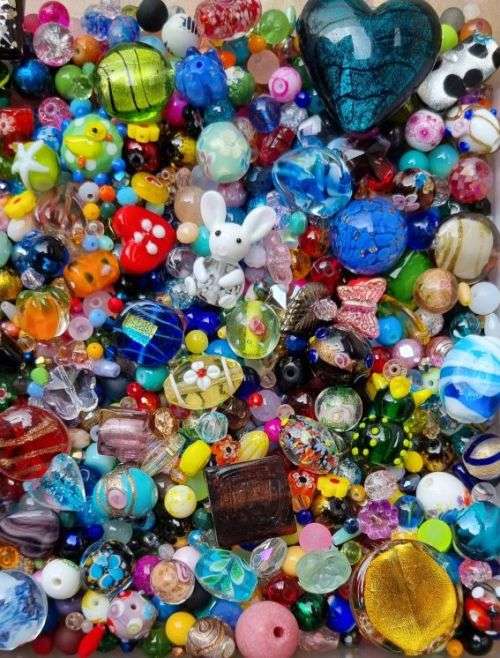`!! 5.6Kg Crazy Wednesday !!  Assorted Glass Beads & Findings +/- 11142pcs