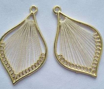 1pc Cream / Cotton Thread / Woven  / Gold Tone / Leaf Shape Pendant  43x27mm