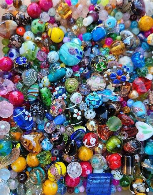 5.4kg Mixed Lot / Assorted Glass Beads +/- 8700pc