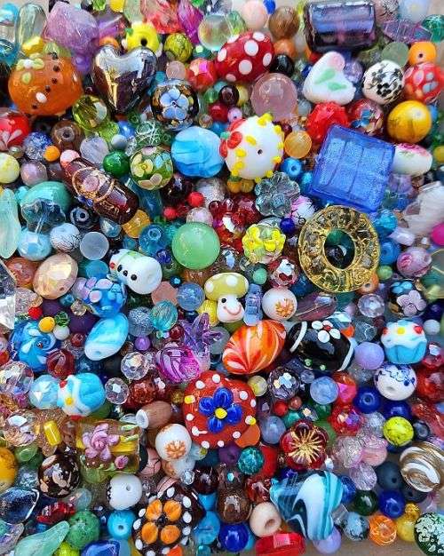 5.4kg Mixed Lot / Assorted Glass Beads +/- 8700pc