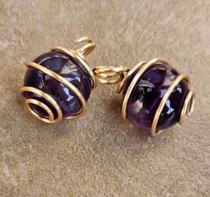1pc Natural /Amethyst  /Wire Cage / Gold Tone / Pendant / Bead Size 12mm