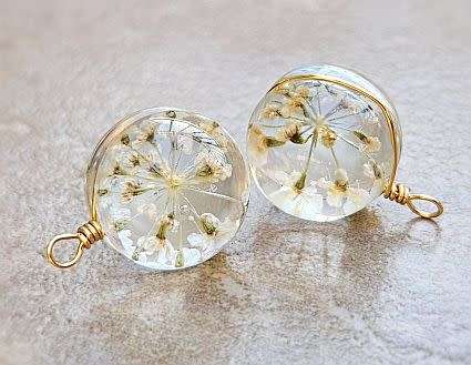 1pc Round Glass Pendant / Yellow Dried Flower Inside / Gold Tone /  Pendant 19x14mm