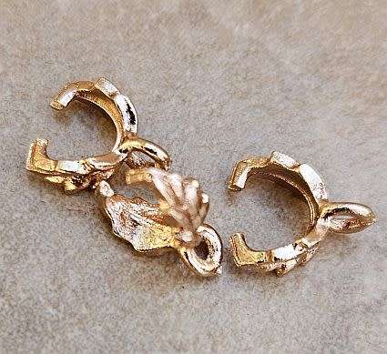 *Clearance Sale*1pc (11x7mm) Antique Gold Tone / Leaf Detail / Brass / Pinch / Clip / Bail