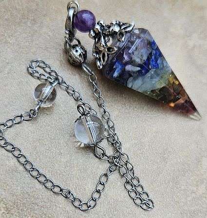 1pcs Natural Gemstones / Crushed Chips Wrapped With Resin/ Dowsing  Pendulum