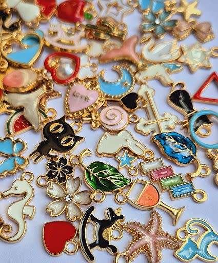 100pc Assorted  / Gold Tone / Enamel / Alloy Charms
