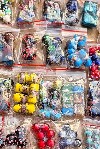 +/- 2Kg  120 Packets  Assorted Handmade Lampwork Beads  / Glass Beads / Bid Per Packet