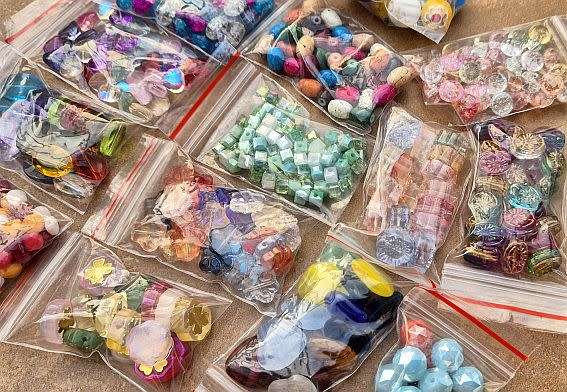 +/- 2Kg  120 Packets  Assorted Handmade Lampwork Beads  / Glass Beads / Bid Per Packet