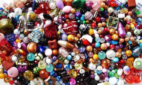 (*(*(* Mix Lot -- Glass and Acrylic Beads*)*)*)