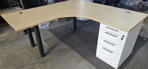 Office Desk L-SHAPE with Pedastel