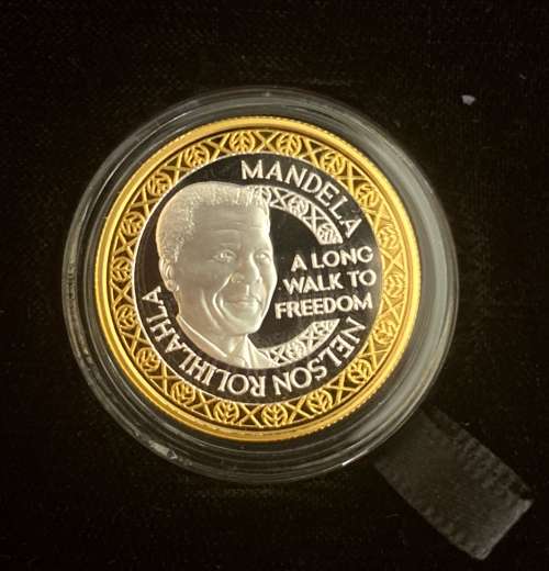 2011 Bimetallic 1/4oz Gold/Silver coin in wooden box - Limited edition