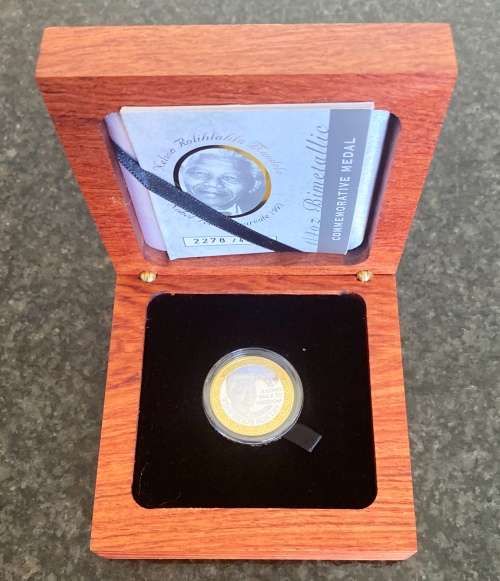 2011 Bimetallic 1/4oz Gold/Silver coin in wooden box - Limited edition