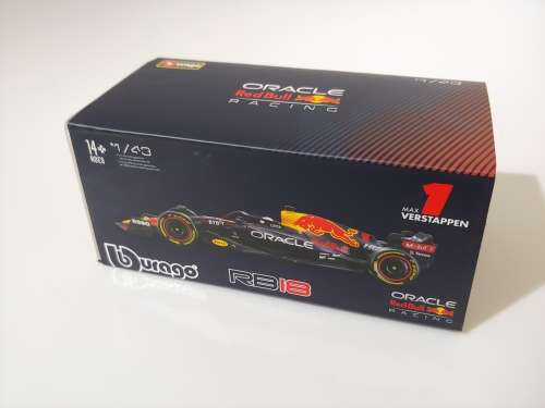 Bburago F1 RB18 Max Verstappen 2022 1:43 with helmet & Case