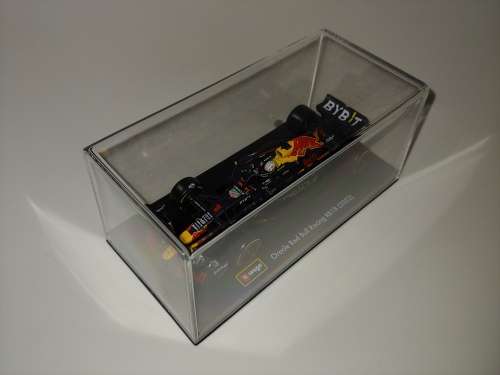 Bburago F1 RB18 Max Verstappen 2022 1:43 with helmet & Case