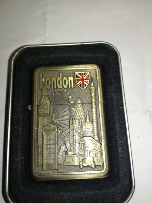 Flint lighter with embosed London emblem