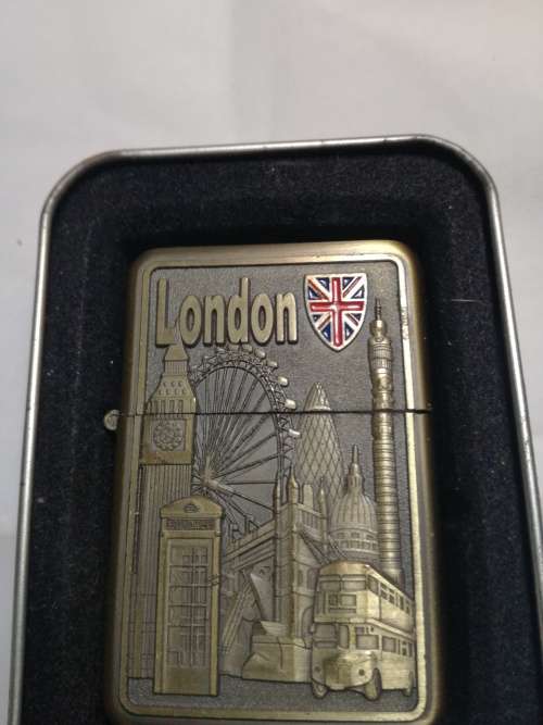 Flint lighter with embosed London emblem